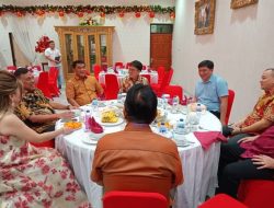 Olly Dondokambey dan Yulius Selvanus Komaling ‘Pasiar’ Imlek di Rumah Andrei Angouw