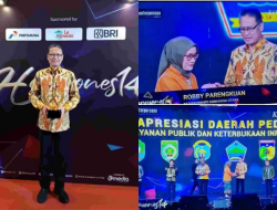 MenPAN-RB Serahkan Apresiasi Peduli Pelayanan Publik dan Keterbukaan Informasi ke Pemerintahan JGKWL