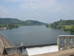 PLN Mulai Bangun PLTS Terapung Kapasitas 92 MWp di Waduk Saguling, Jawa Barat