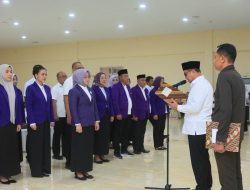 Bupati Sirajudin Lasena Lantik Tim Pembina Posyandu Boltara Periode 2025–2030