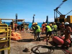 Jelang HUT RI ke-81: Bentangkan Kabel Laut 1,95 KMS, PLN Nyalakan Listrik Perdana di Pulau Dudepo dan Tuntaskan 100 Persen Rasio Desa Berlistrik Provinsi Gorontalo