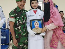 Anak Seorang TNI, Chika Almira Putri Talibo Bawa Foto Almarhumah Ibunda Saat Pengukuhan Paskibraka